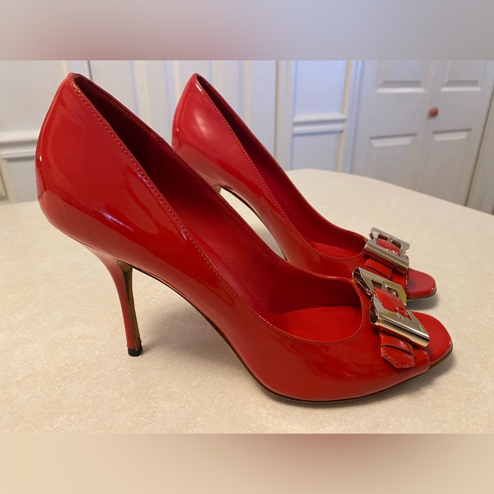 GUCCI Red Leather with Metal Bow Peep Toe Heels Size 8B